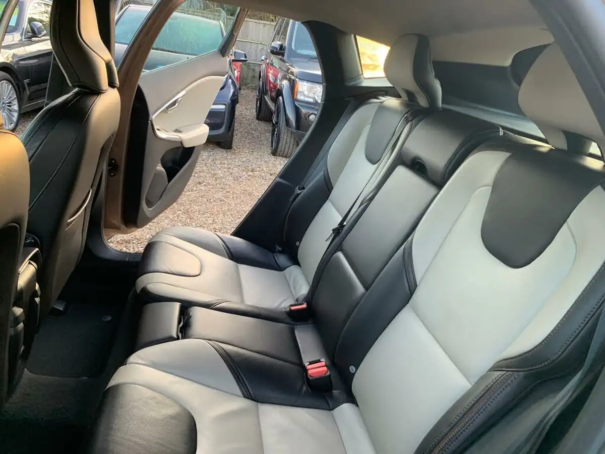 2017-volvo-v40-20-t3-cross-country-pro-big-36