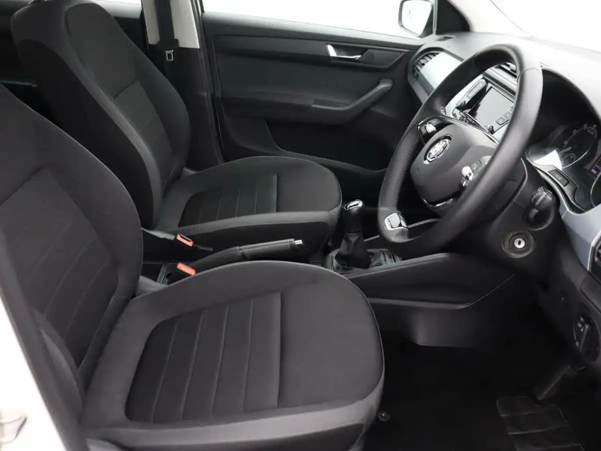 2020-skoda-fabia-10-mpi-colour-edition-60ps-big-19