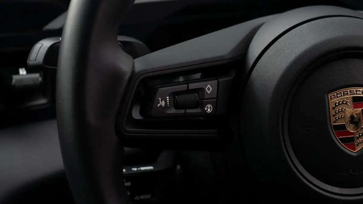2023-porsche-taycan-e-sport-turismo-476ps-performance-battery-plus-big-6