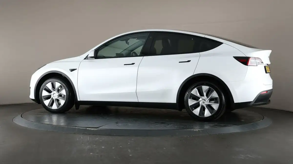 2022-tesla-model-y-e-rwd-big-74