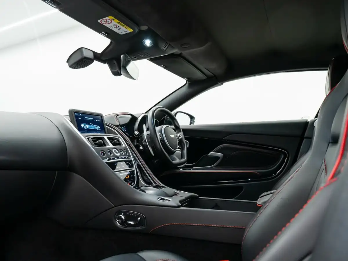 2019-aston-martin-dbs-52-v12-superleggera-volante-big-48