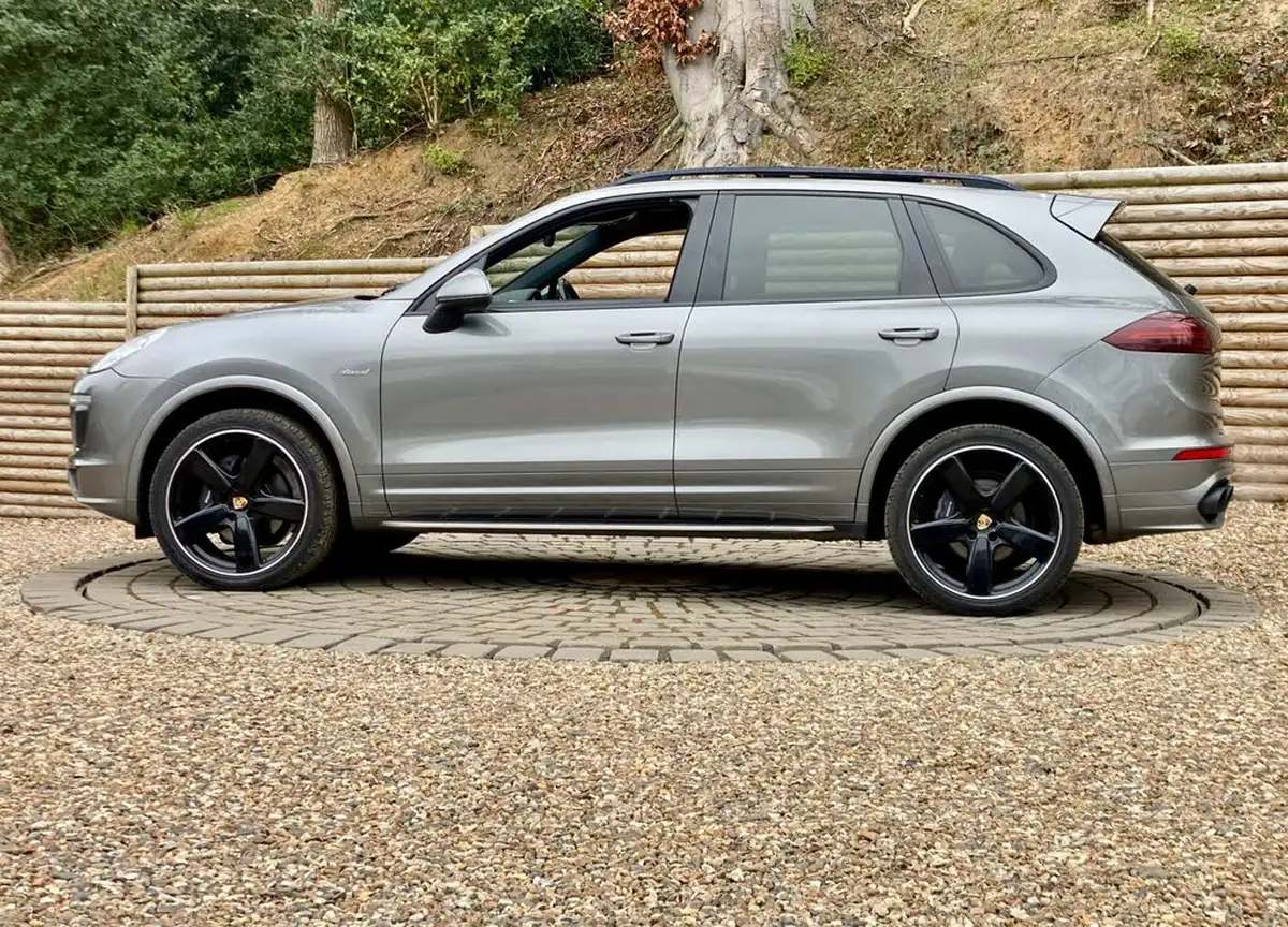 2016-porsche-cayenne-30td-big-12