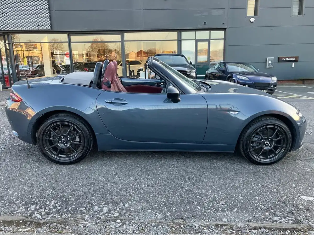 2021-mazda-mx-5-15-r-sport-big-30