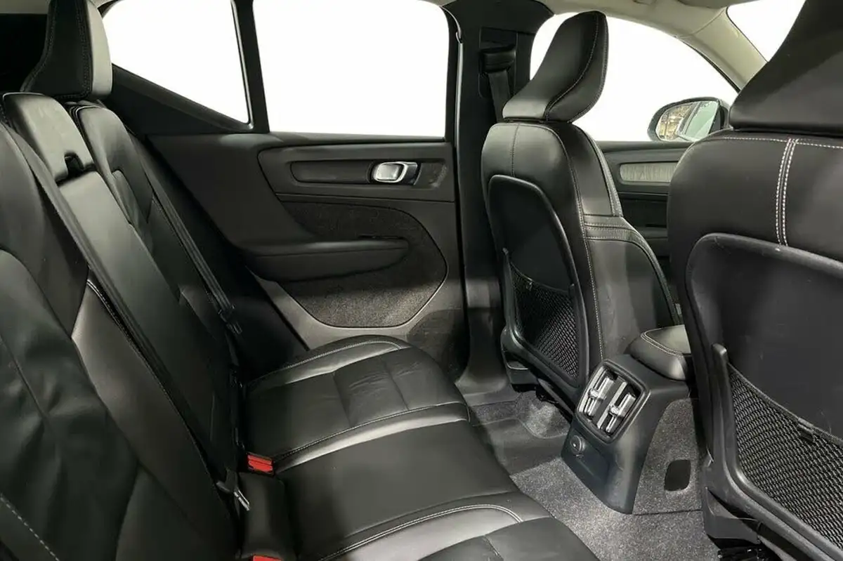 2021-volvo-xc40-15-t4-inscription-208bhp-big-7