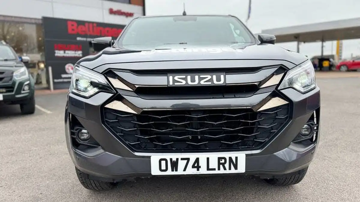 2024-isuzu-d-max-19td-v-cross-auto-big-17
