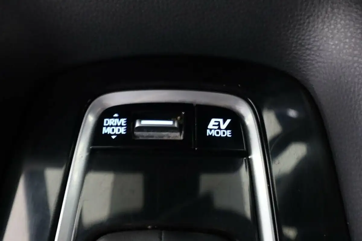 2021-toyota-corolla-18-vvt-i-gr-sport-trk-hatchback-big-19