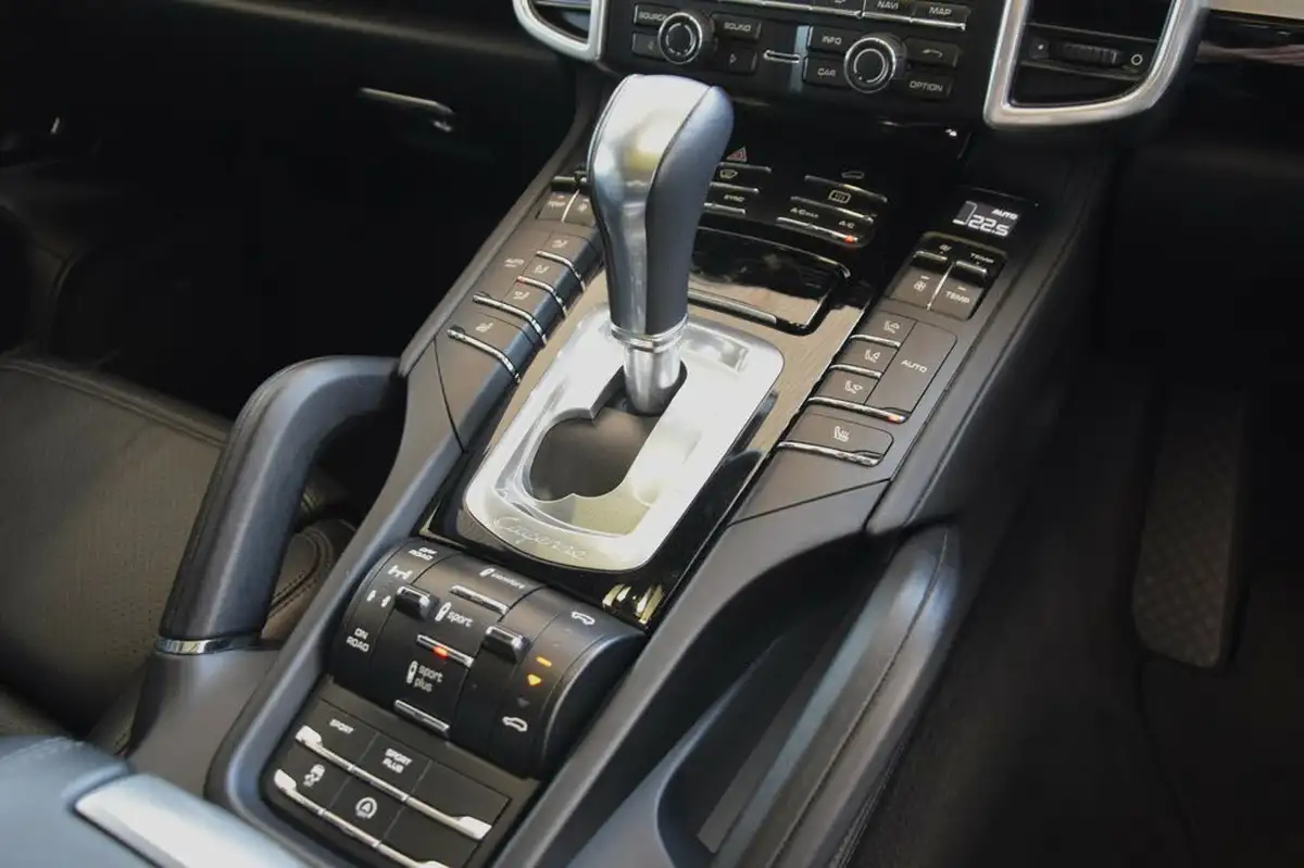2016-porsche-cayenne-42td-s-big-11