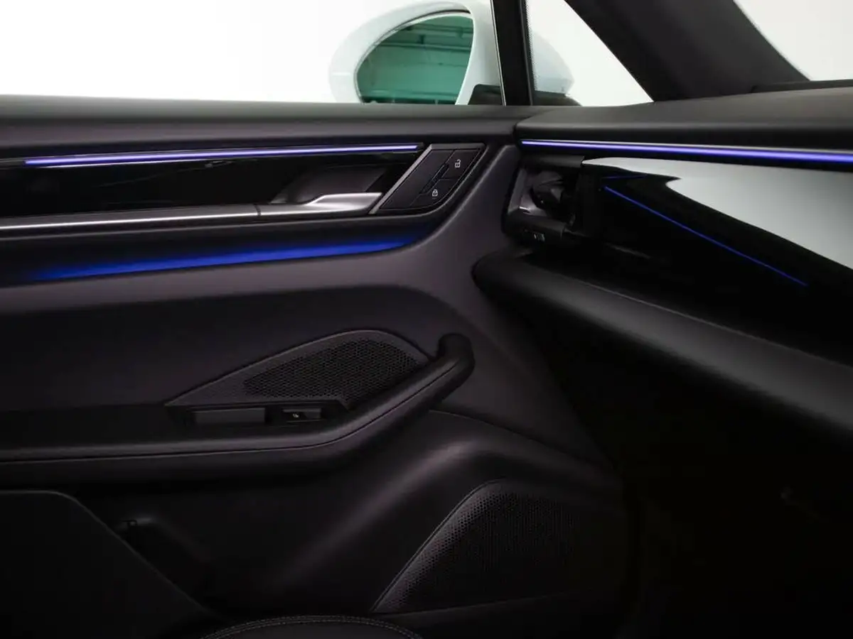 2025-porsche-macan-e-electric-big-59