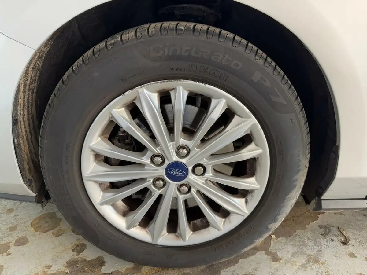 2020-ford-focus-10t-titanium-estate-auto-big-37