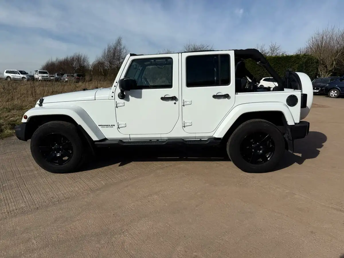 2014-jeep-wrangler-36-overland-v6-unlimited-5d-big-18