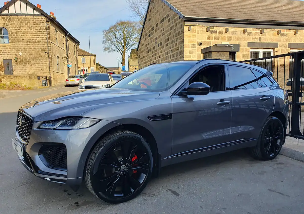 2024-jaguar-f-pace-30-d300-r-dynamic-hse-black-big-5