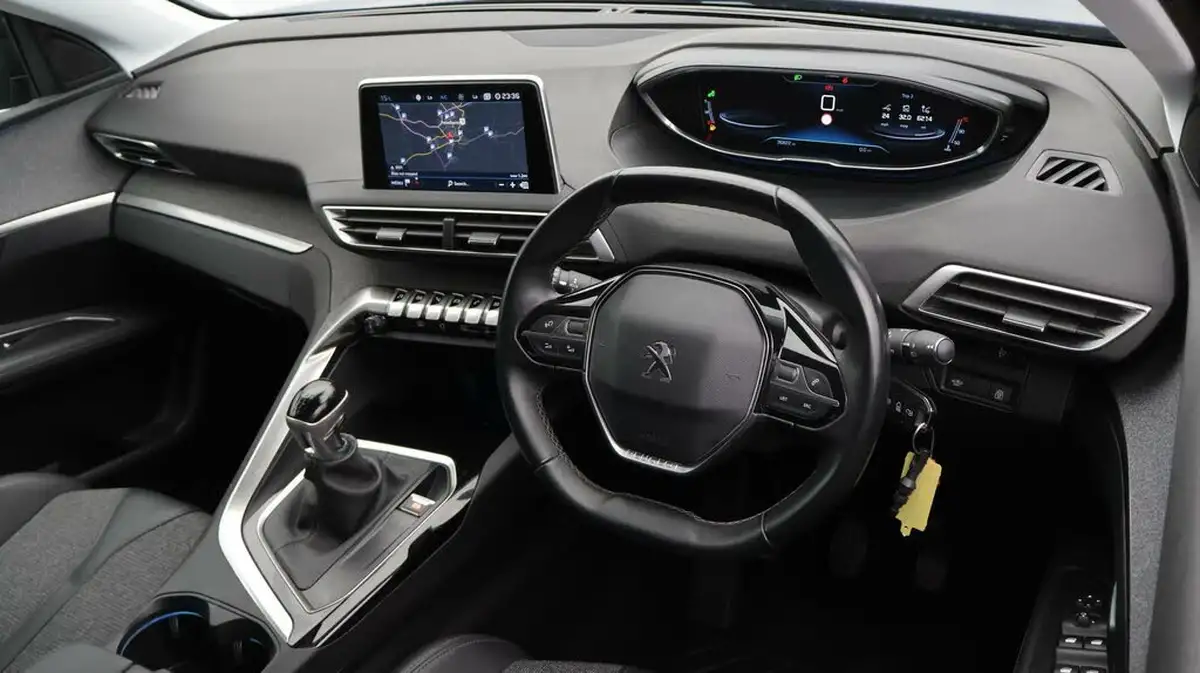 2019-peugeot-3008-suv-12-puretech-allure-big-9