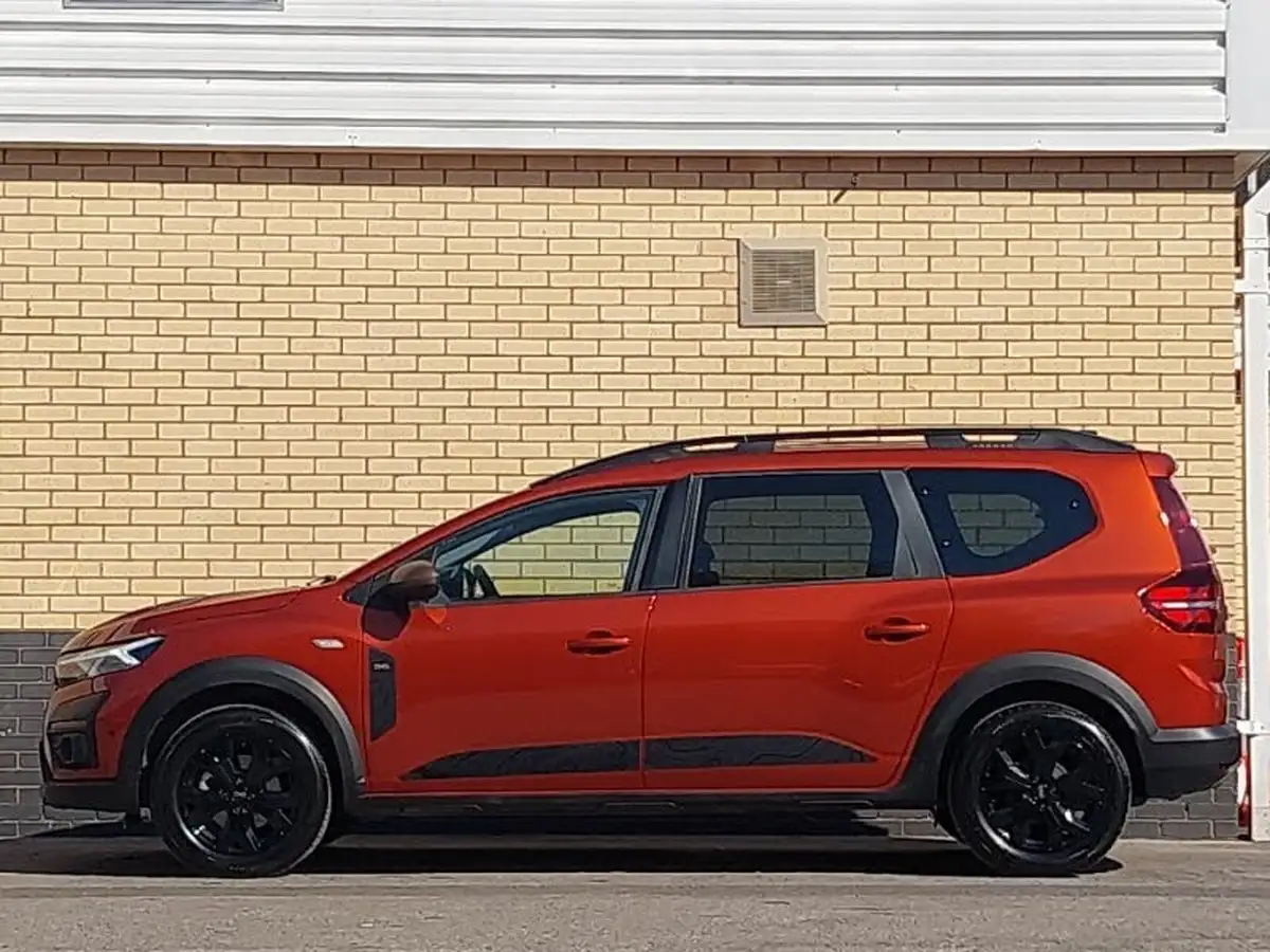 2024-dacia-jogger-16-tce-extreme-big-3