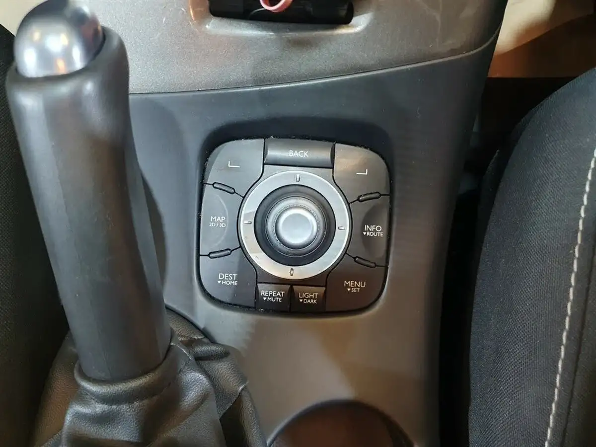 2013-renault-scenic-xmod-15dci-dynamique-tomtom-ss-big-21