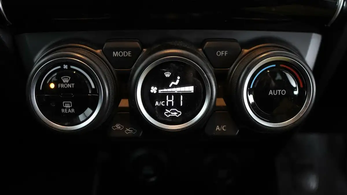 2022-suzuki-swift-12-dualjet-sz5-big-11
