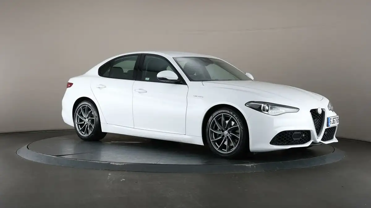 2017-alfa-romeo-giulia-20-veloce-big-47