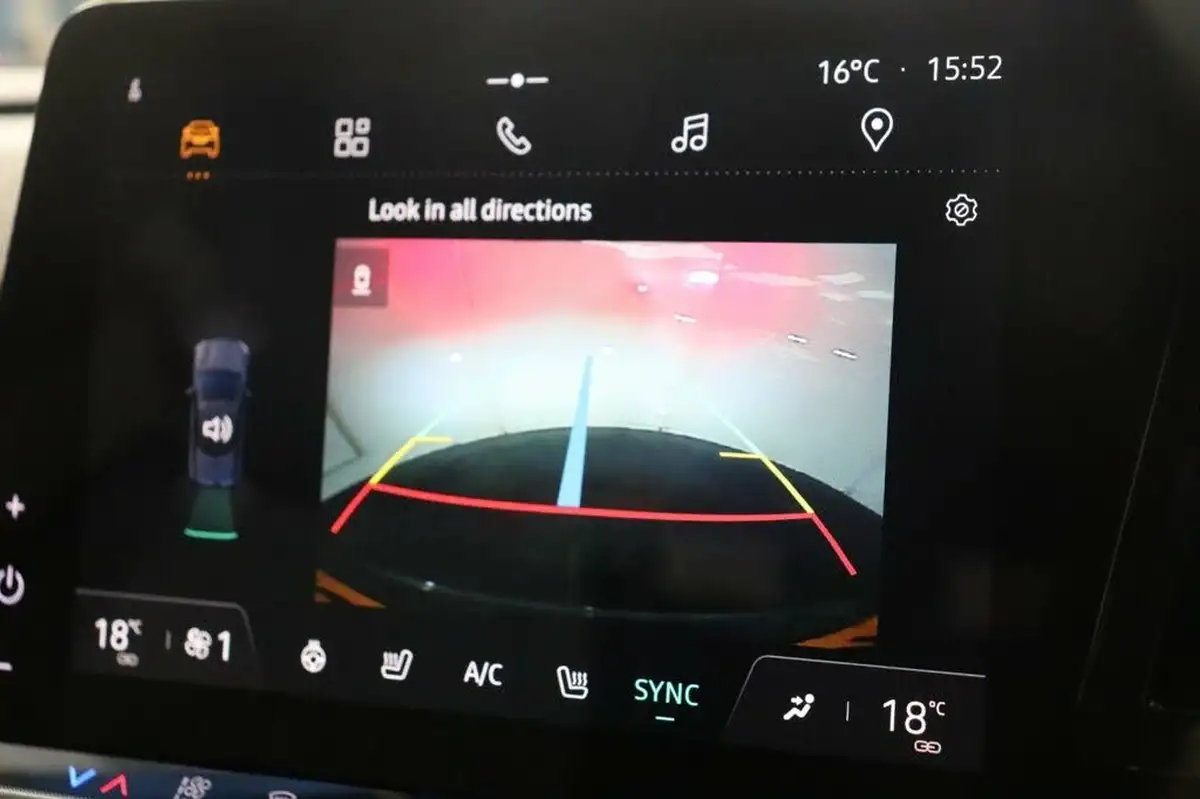 2022-renault-megane-e-tech-e-techno-big-2