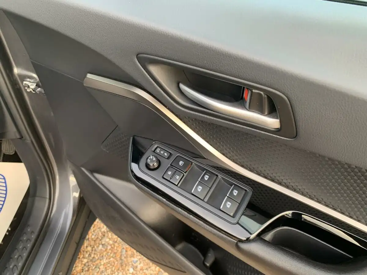 2019-toyota-c-hr-18-vvt-i-dynamic-big-8