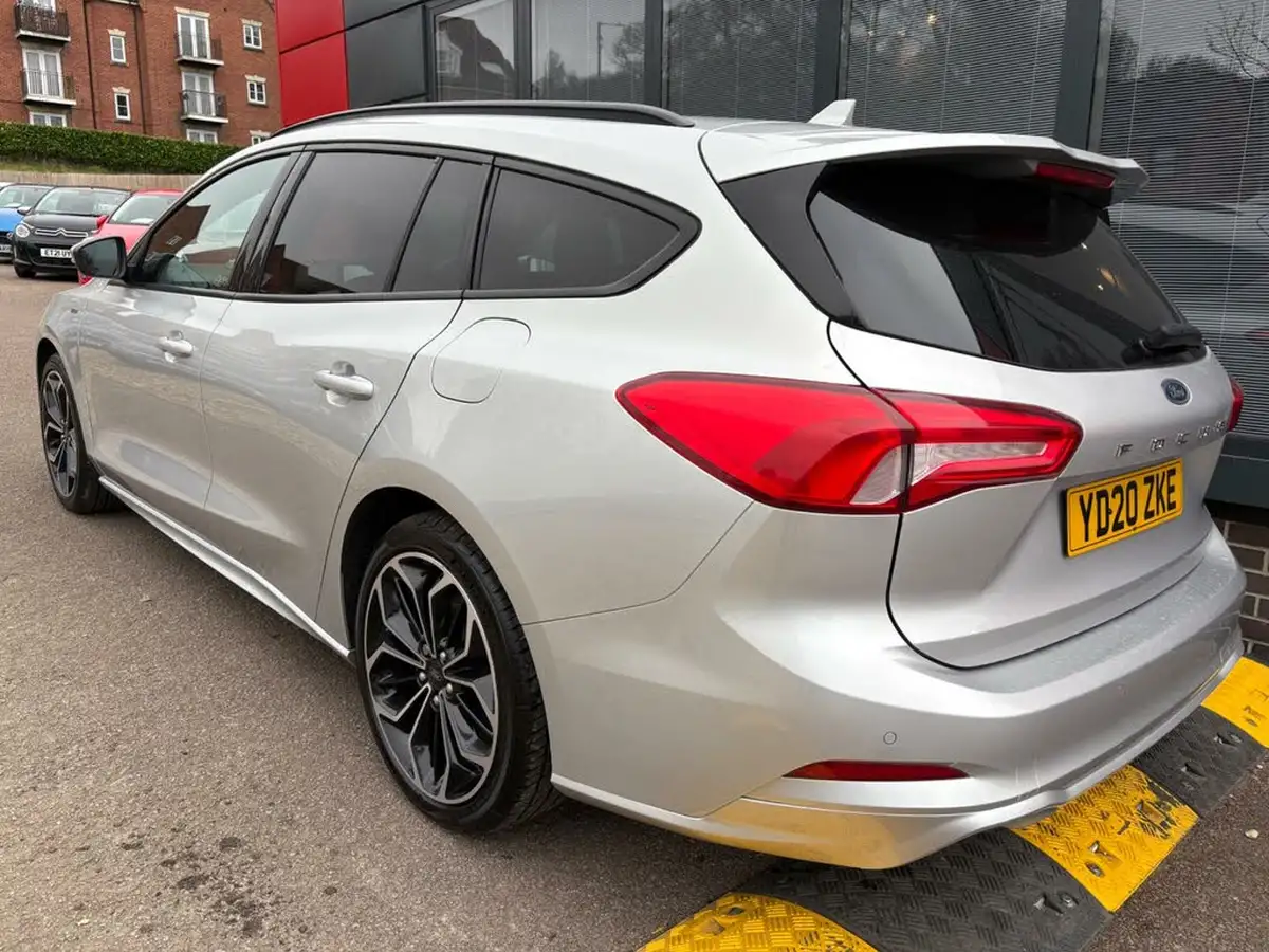 2019-ford-focus-10t-st-line-x-estate-big-6