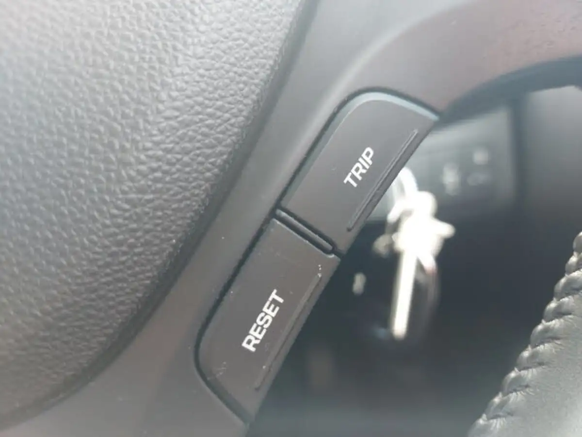 2020-hyundai-i10-10-play-big-13