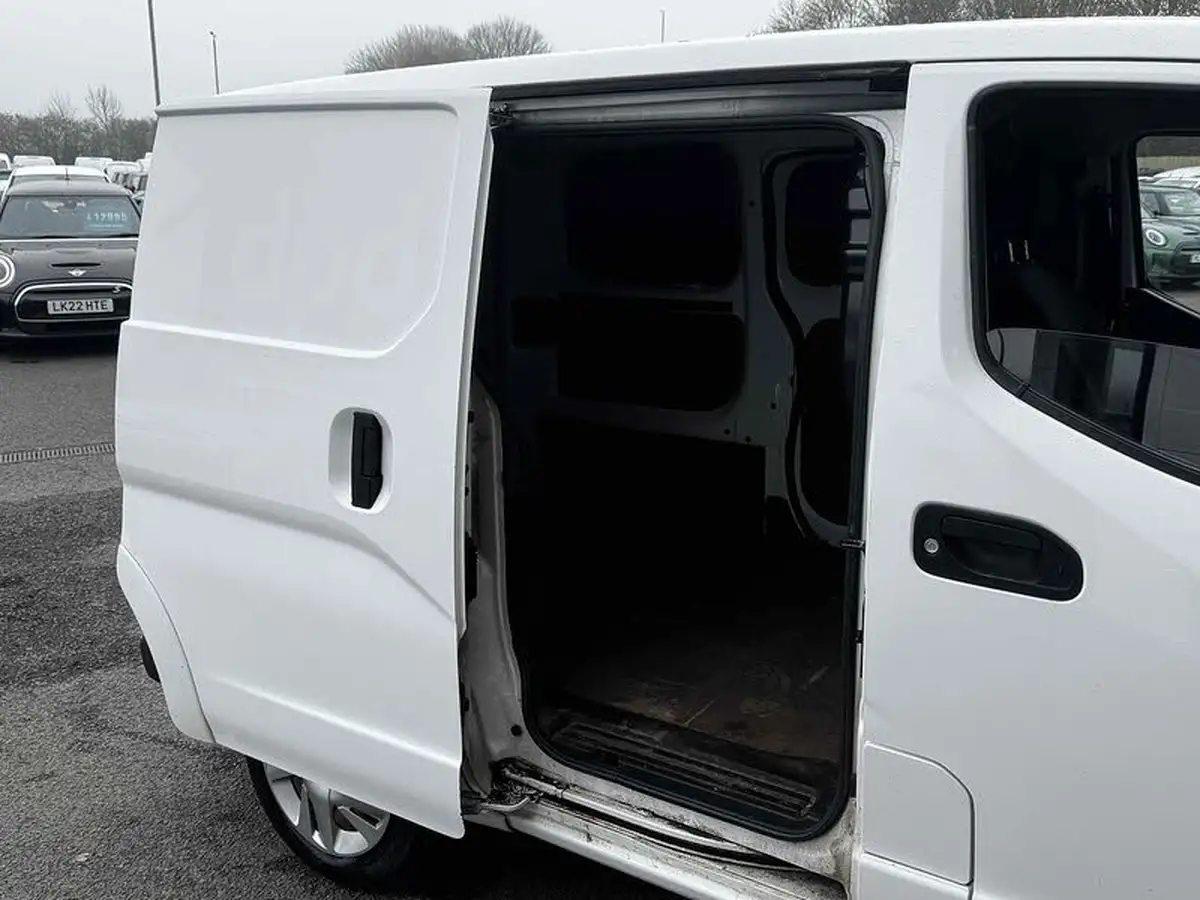 2020-nissan-env200-e-acenta-panel-van-auto-big-11