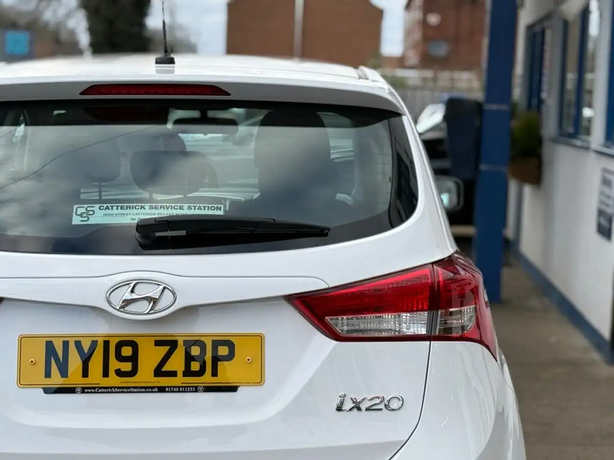 2019-hyundai-ix20-16-se-auto-big-28