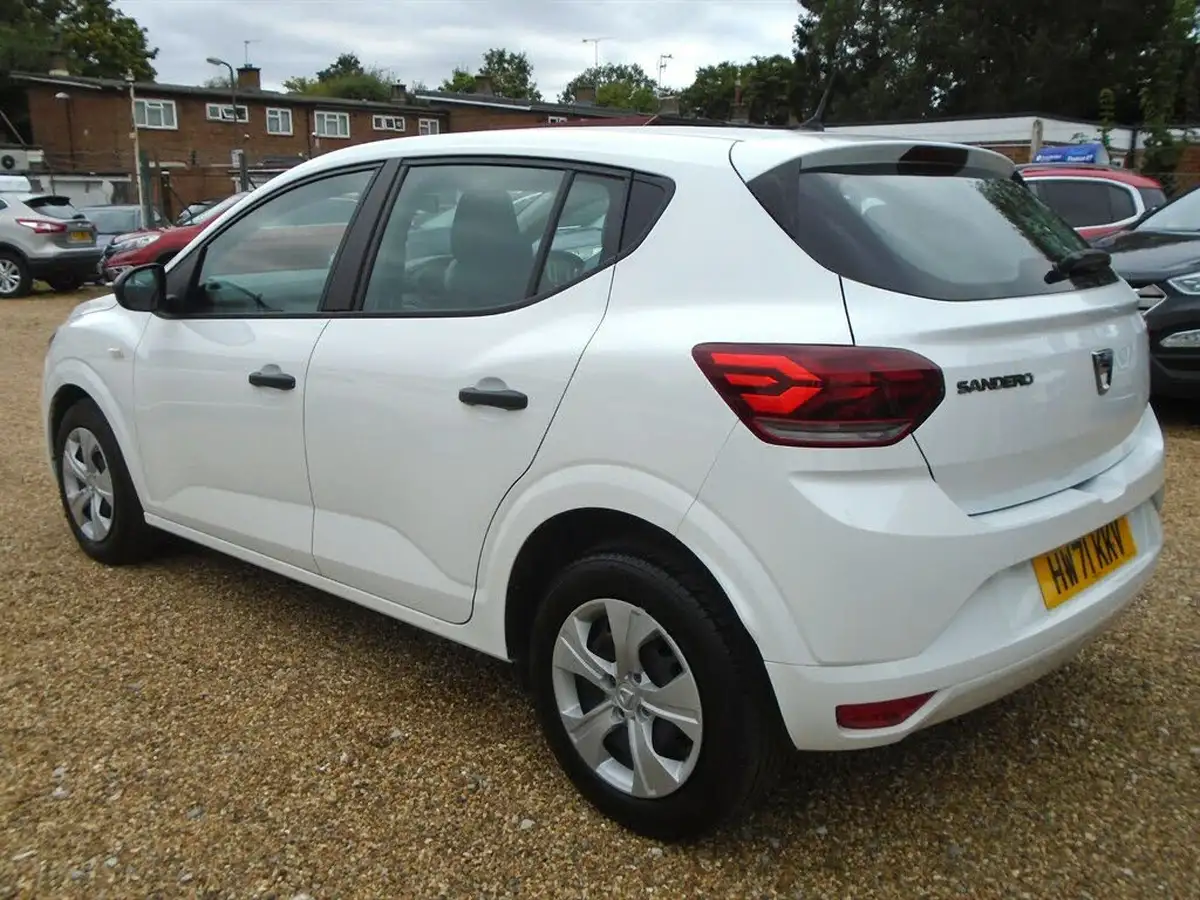 2021-dacia-sandero-10-sce-essential-big-4