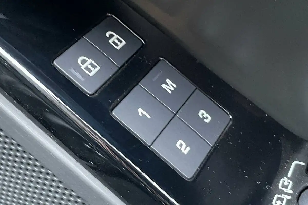 2024-land-rover-range-rover-velar-20-p250-dynamic-hse-big-52