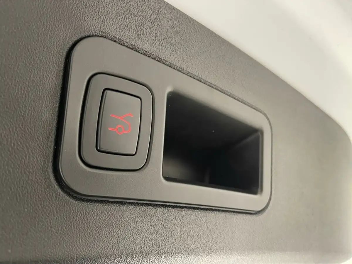 2019-tesla-model-s-e-long-range-big-4