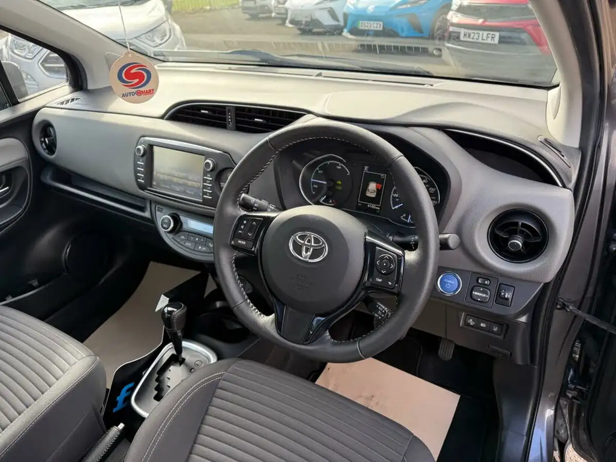 2019-toyota-yaris-15-vvt-i-icon-tech-98bhp-hybrid-1497cc-e-cvt-big-33