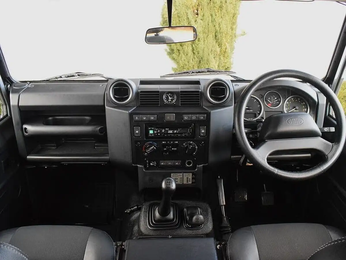 2015-land-rover-110-defender-22td-xs-22i-station-wagon-5-drs-big-18