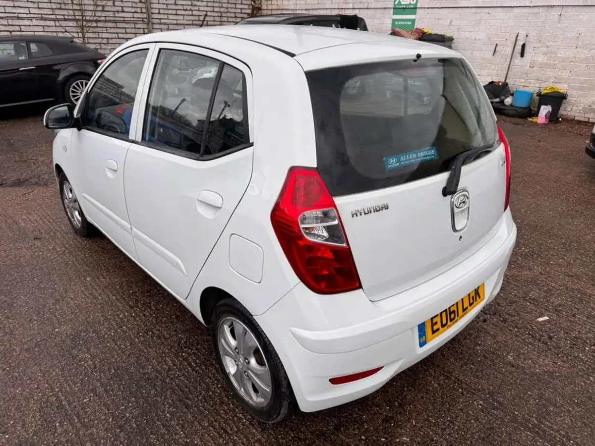 2011-hyundai-i10-12-active-auto-big-4