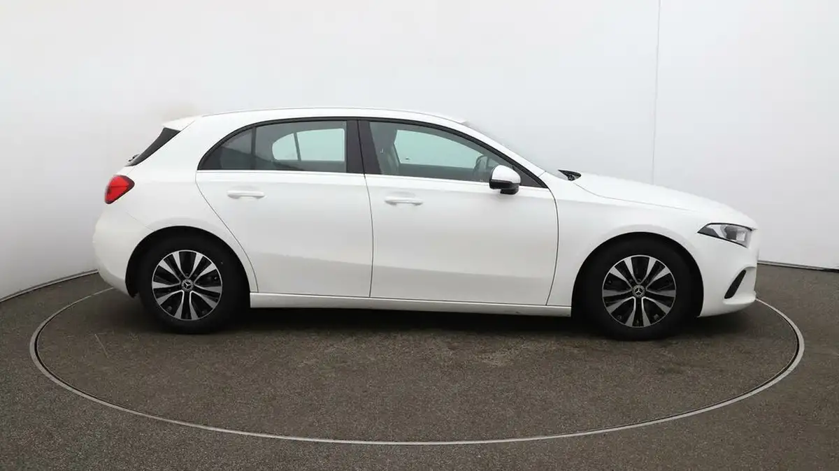 2022-mercedes-benz-a-class-20d-a180d-se-big-46