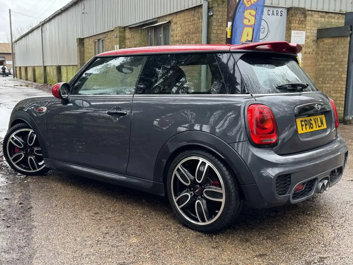 2016-mini-cooper-20-cooper-jcw-big-23