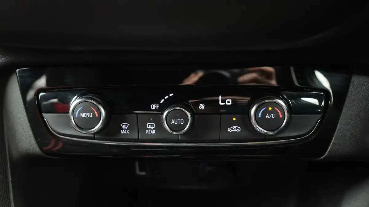 2022-vauxhall-corsa-e-sri-premium-big-12