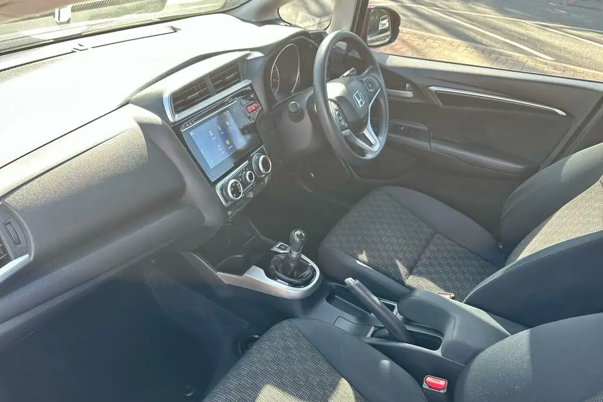 2016-honda-jazz-13-i-vtec-se-big-1