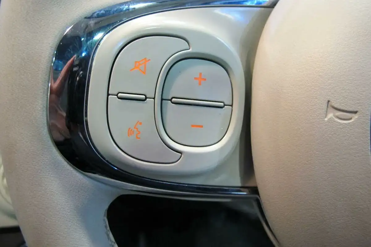 2020-fiat-500-10-lounge-big-26