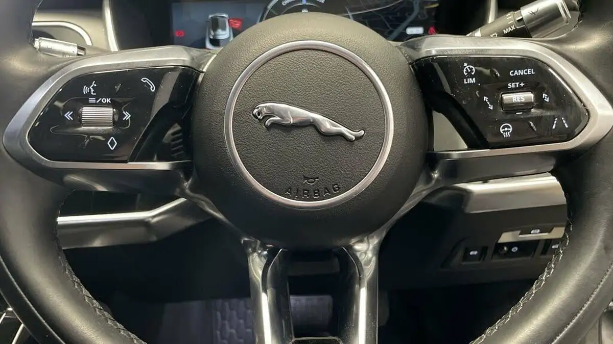 2022-jaguar-i-pace-ev400-black-big-21