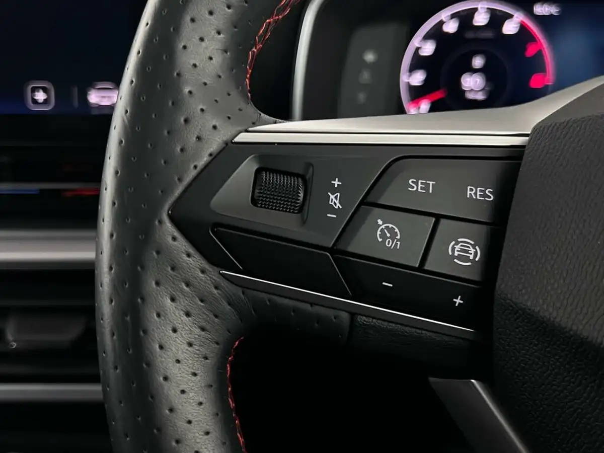2021-seat-leon-15-etsi-fr-hatchback-big-18