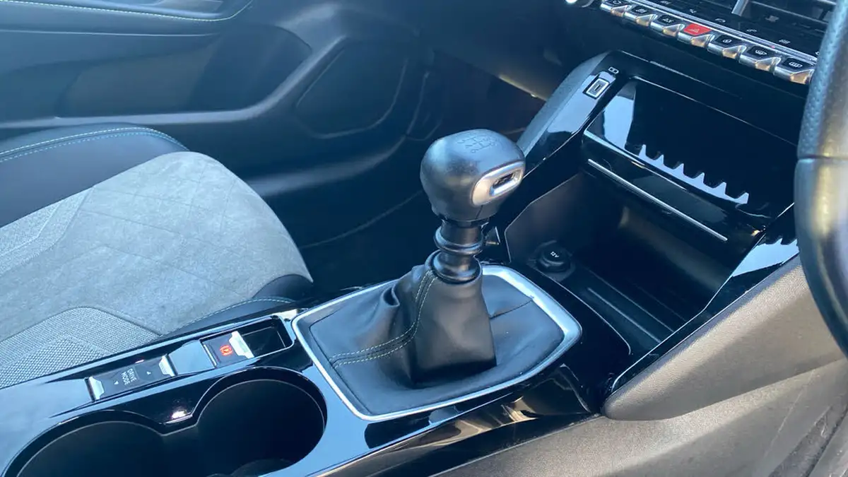 2021-peugeot-208-12-puretech-gt-premium-100bhp-big-19