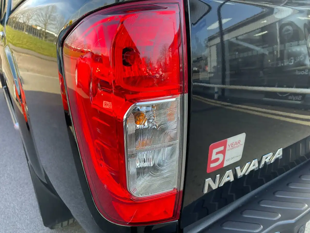 2021-nissan-navara-23dci-tt-tekna-8-navileather-auto-big-54