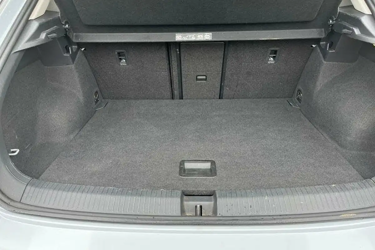 2019-volkswagen-t-roc-20tdi-sel-dsg-big-24