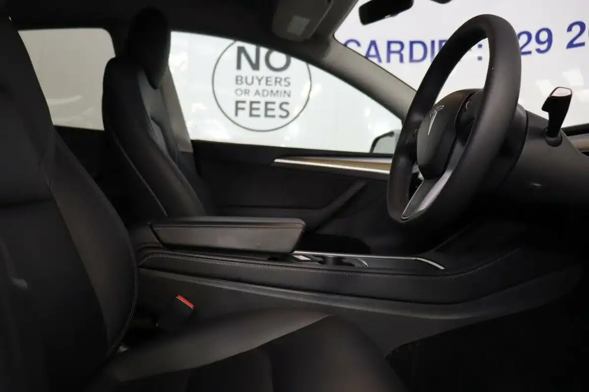 2022-tesla-model-y-e-long-range-big-16