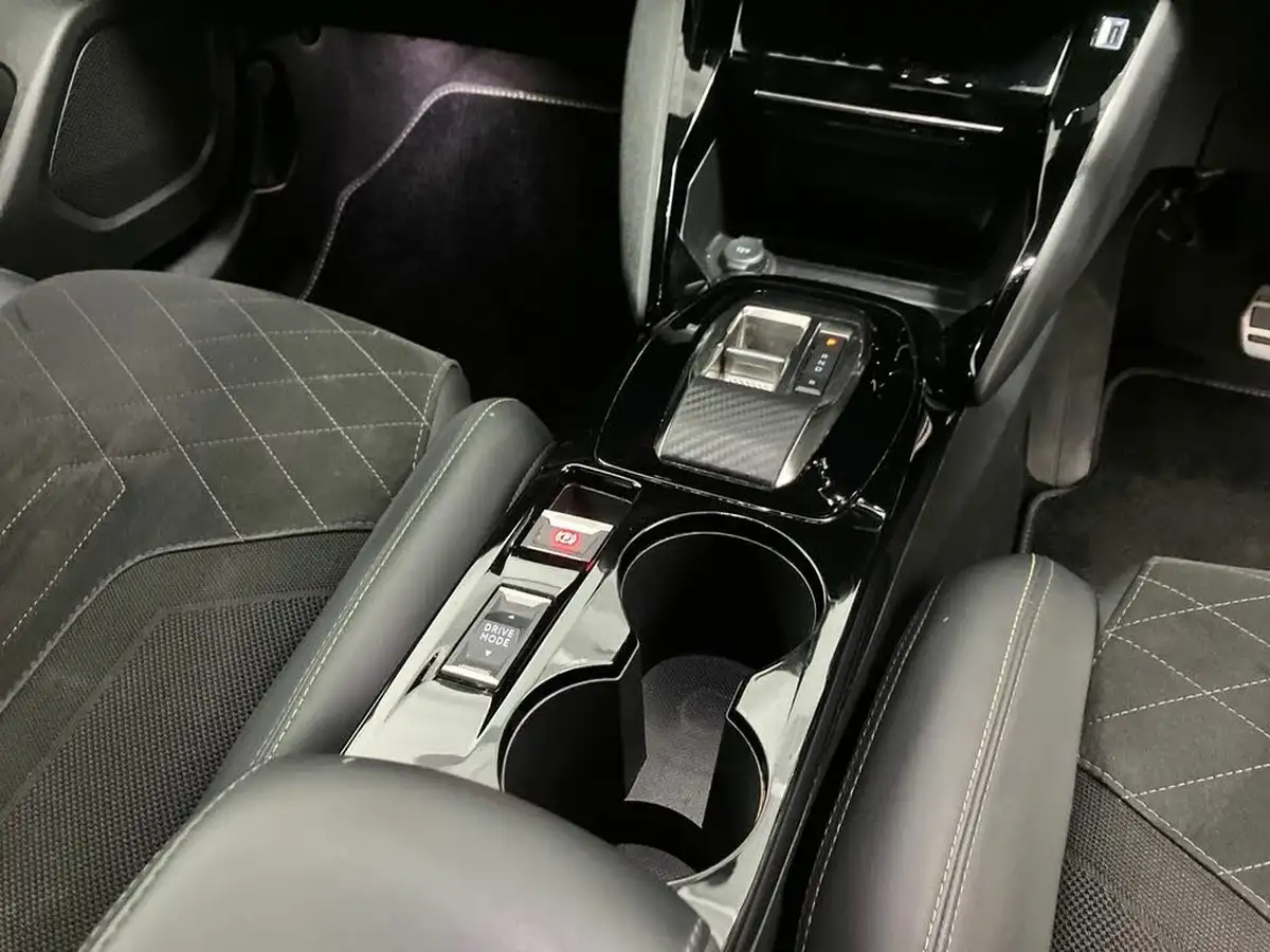2022-peugeot-2008-suv-e-gt-premium-big-16