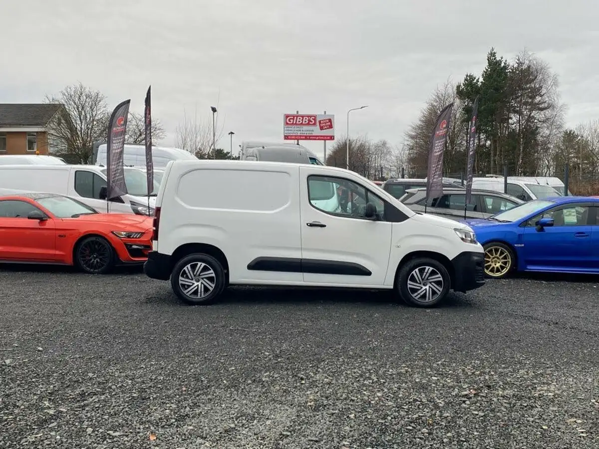 2019-citroen-berlingo-16bluehdi-1000-enterprise-big-9