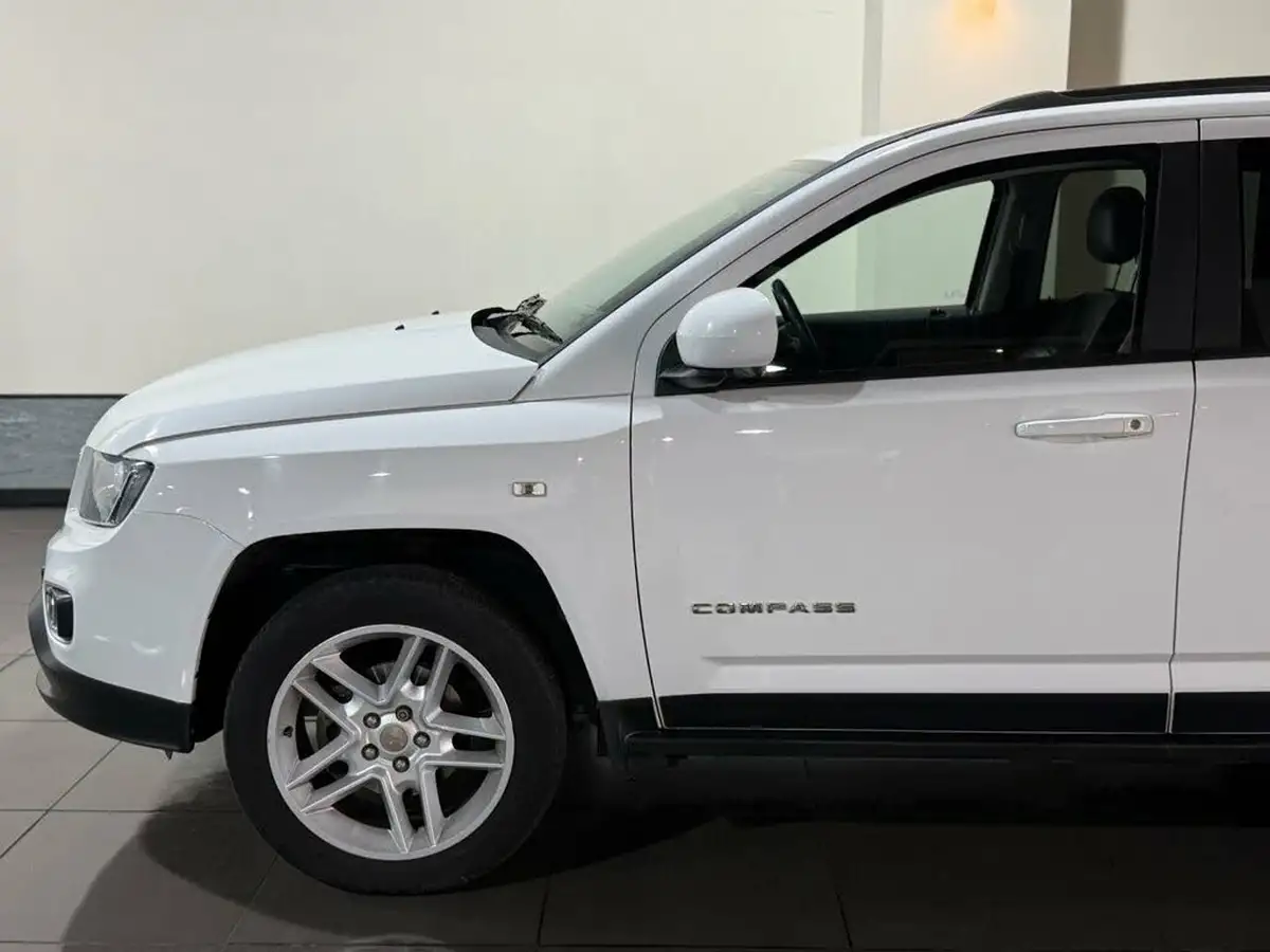 2014-jeep-compass-24-limited-big-10