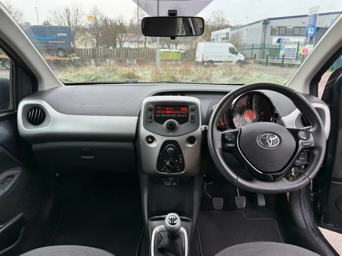 2015-toyota-aygo-10-vvt-i-x-play-3d-big-42