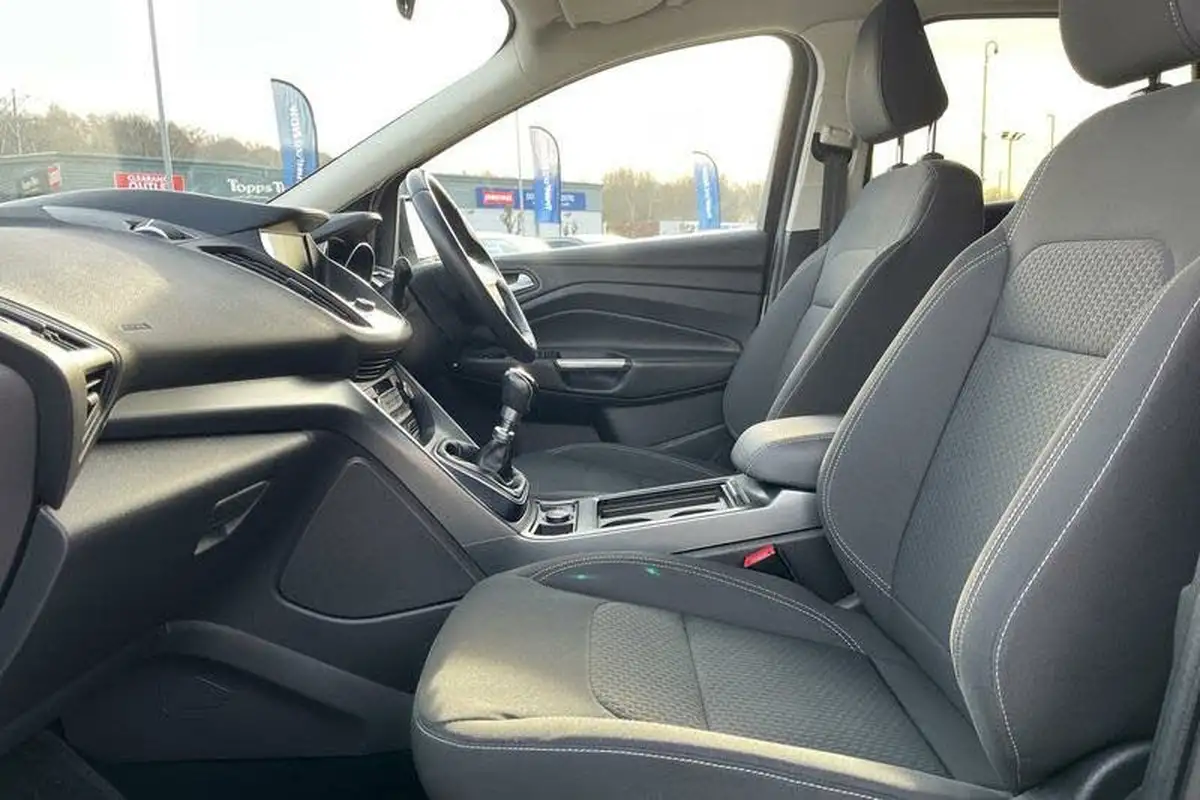 2018-ford-kuga-15tdci-zetec-big-18