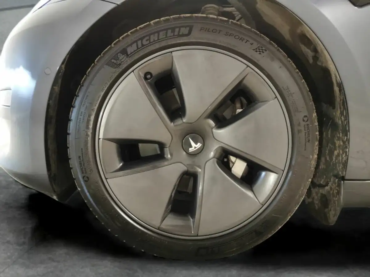 2020-tesla-model-3-e-long-range-big-27