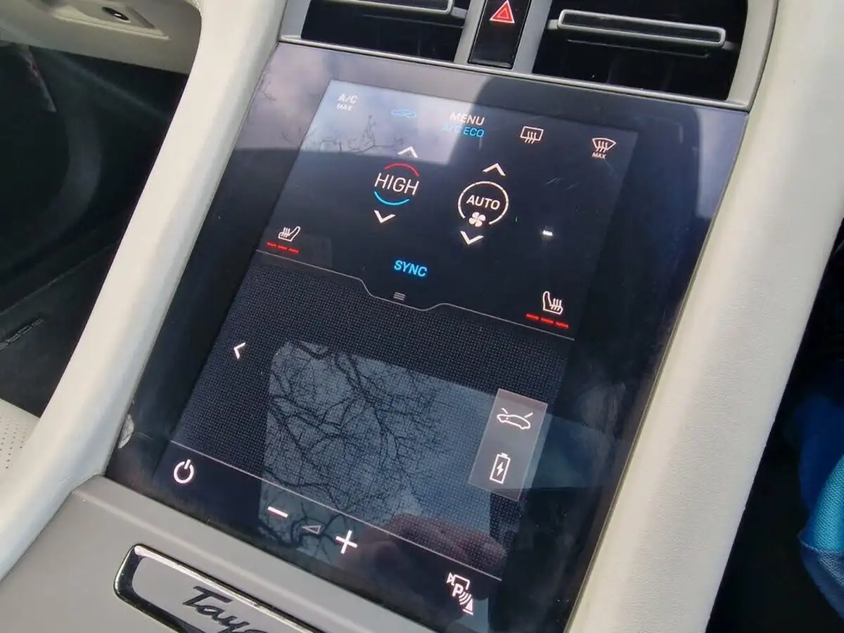 2021-porsche-taycan-e-turbo-performance-battery-plus-big-42